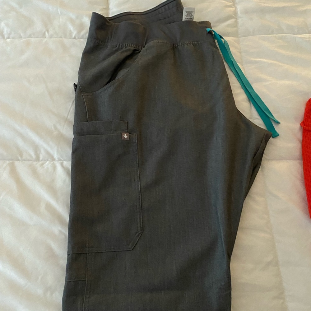 Figs Kade Cargo Scrub Pant- Graphite